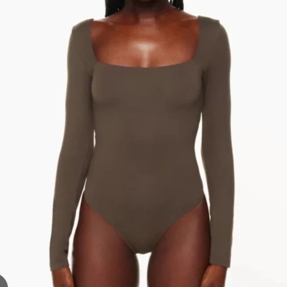 Aritzia - Babaton - Original Contour Squareneck Bodysuit - Picture 1 of 7